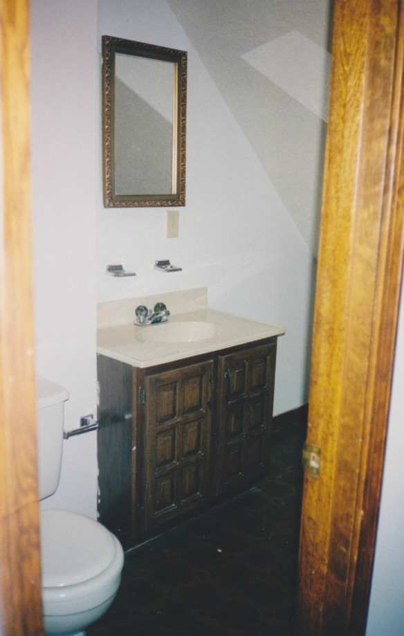upstairs bath 4
